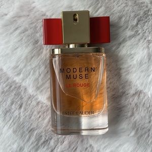 Modern Muse - LE ROUGE